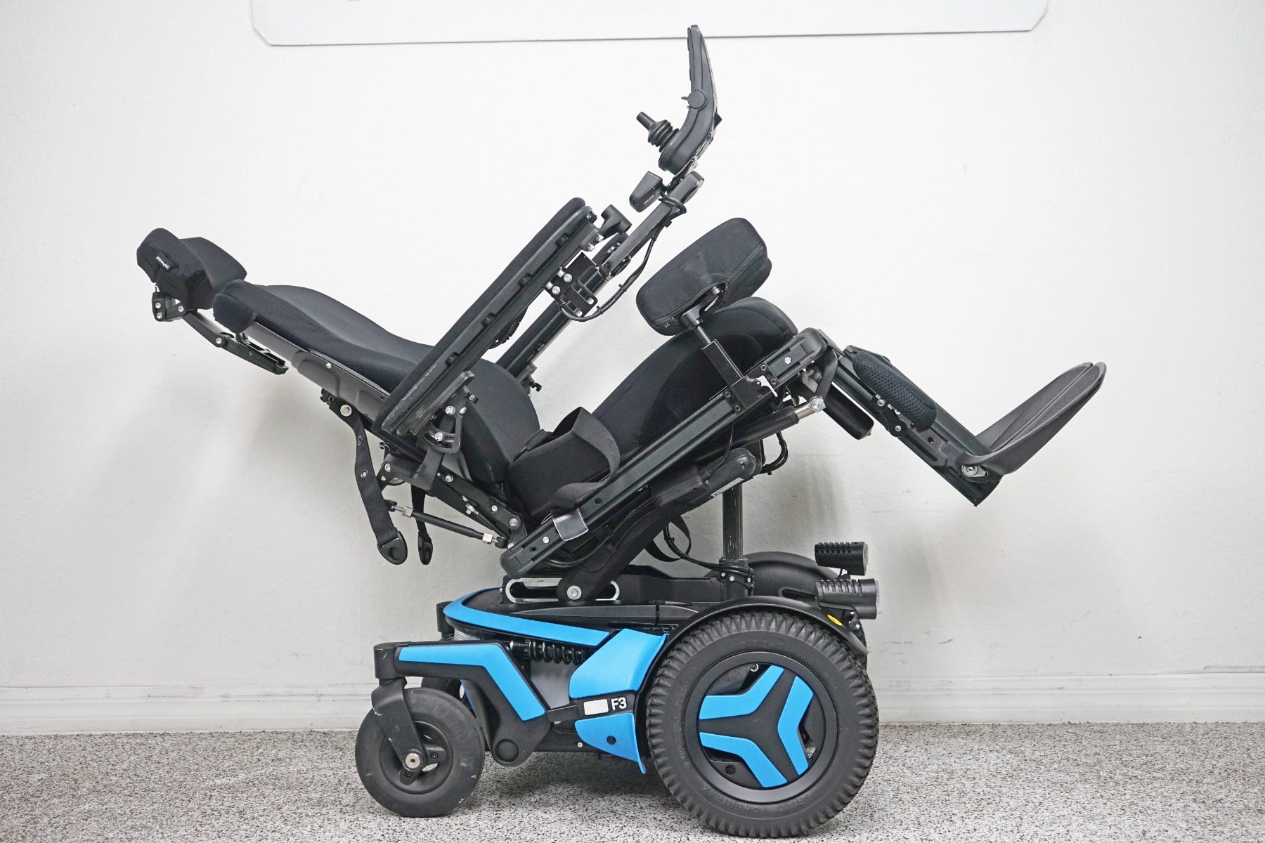 Permobil F3 Power Wheelchair 12" Seat Lift, Tilt, Recline, Legs & Anterior Tilt - 6123
