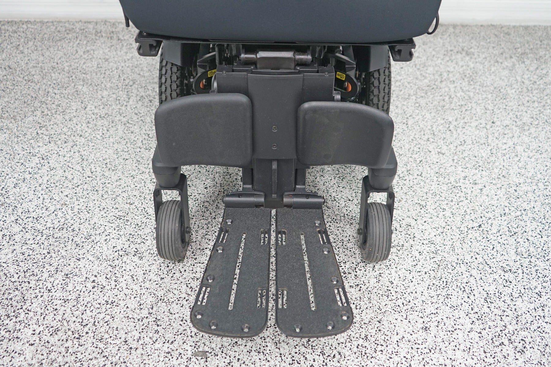 Quantum Edge 3 Stretto Power Wheelchair Tilt, Recline & Legs - 8495