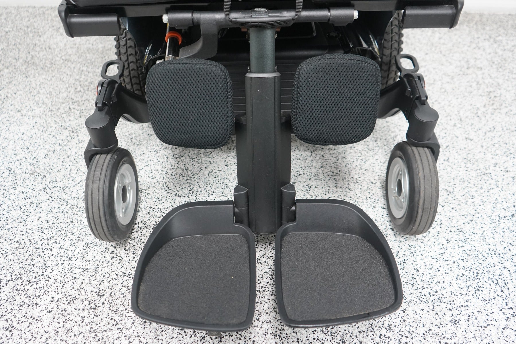 Permobil M300 HD Power Wheelchair Seat Lift, Tilt & Legs - 8870