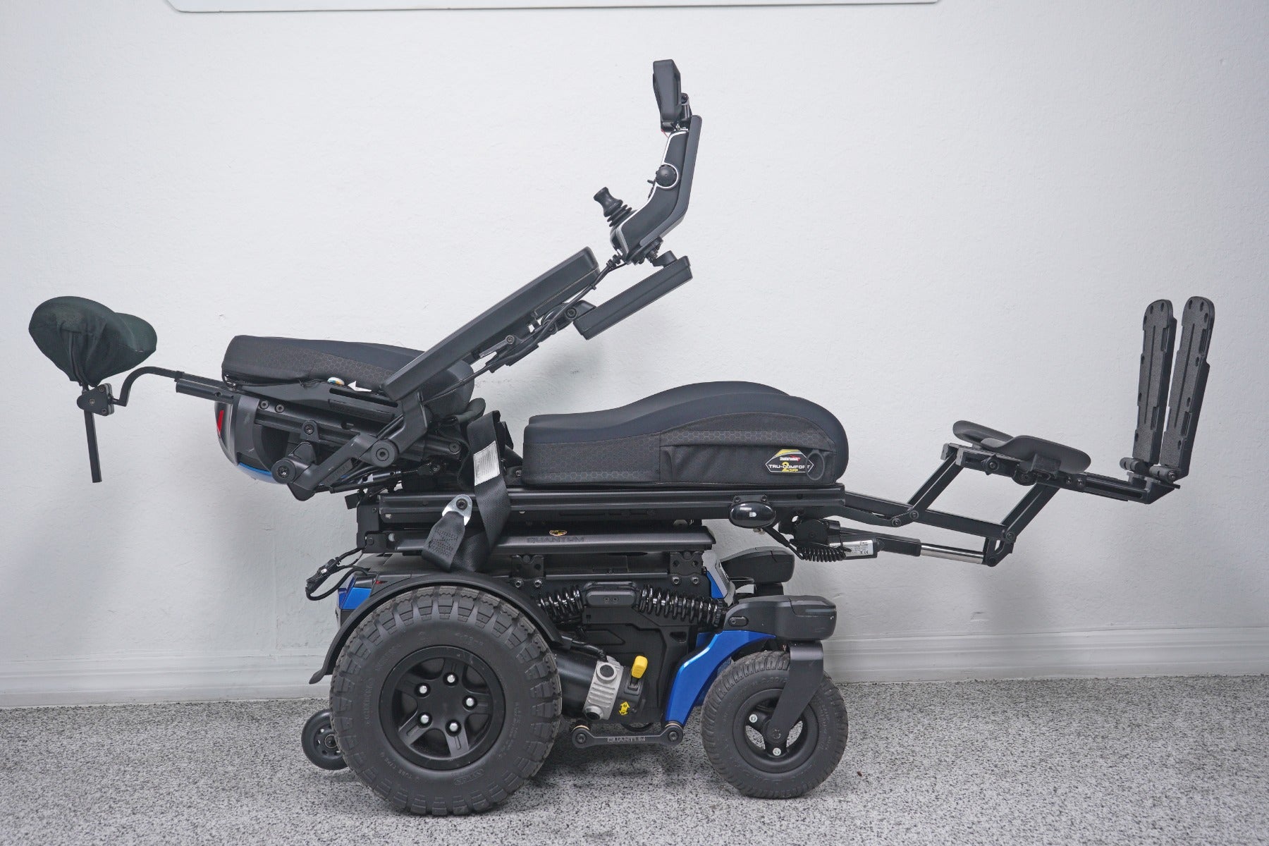 Quantum R-Trak Power Wheelchair Seat Lift, Tilt, Recline & Legs - 9018